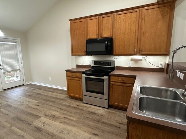 Photo - 9000 Eastwood Ave