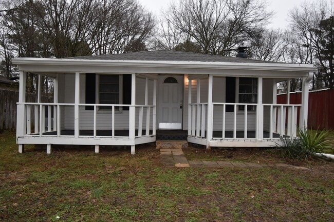 Building Photo - 3 Bedroom Pet Friendly Home For Rent!