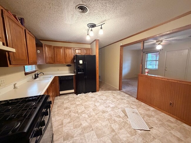 Photo - Discover this comfortable 2-bedroom, 1-bath home in Russellville, AR.