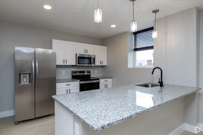 1BR, 1BA - 760SF - Kitchen