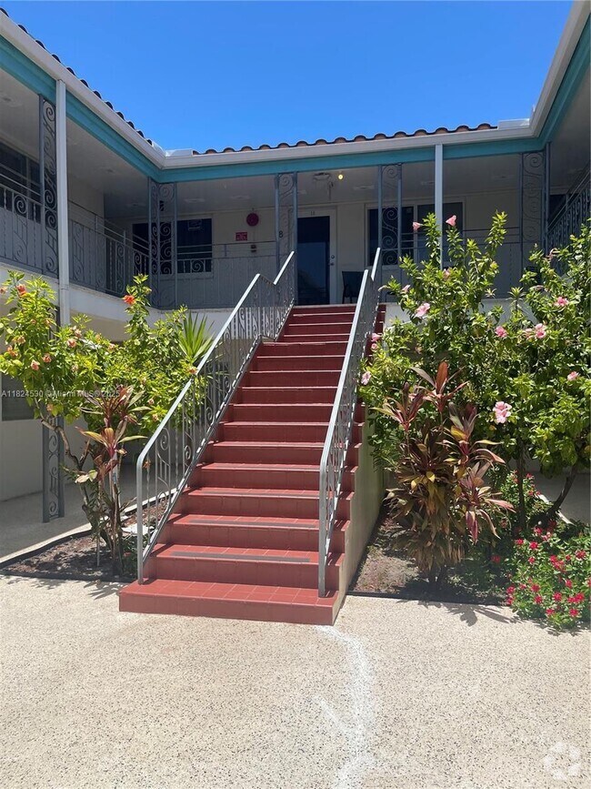 Building Photo - 7300 Byron Ave Unit 15B Rental