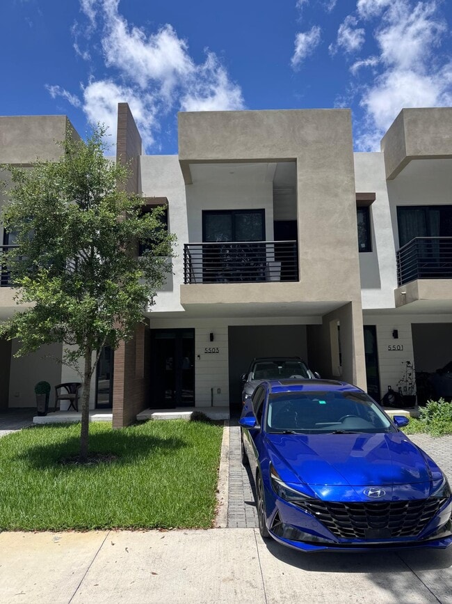 Building Photo - 5503 W Oak Way