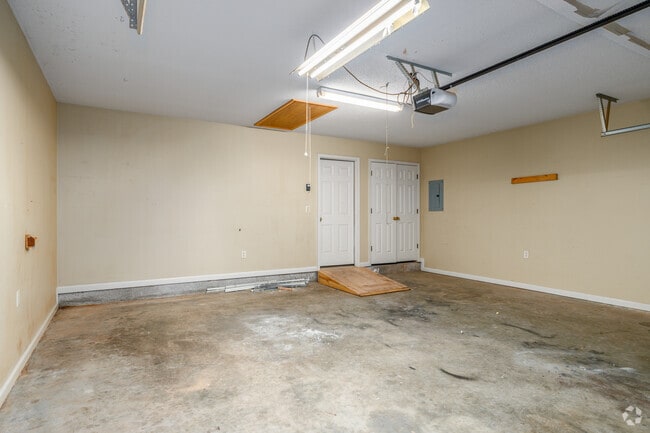 3BR, 2BA - 1,310SF - Garage