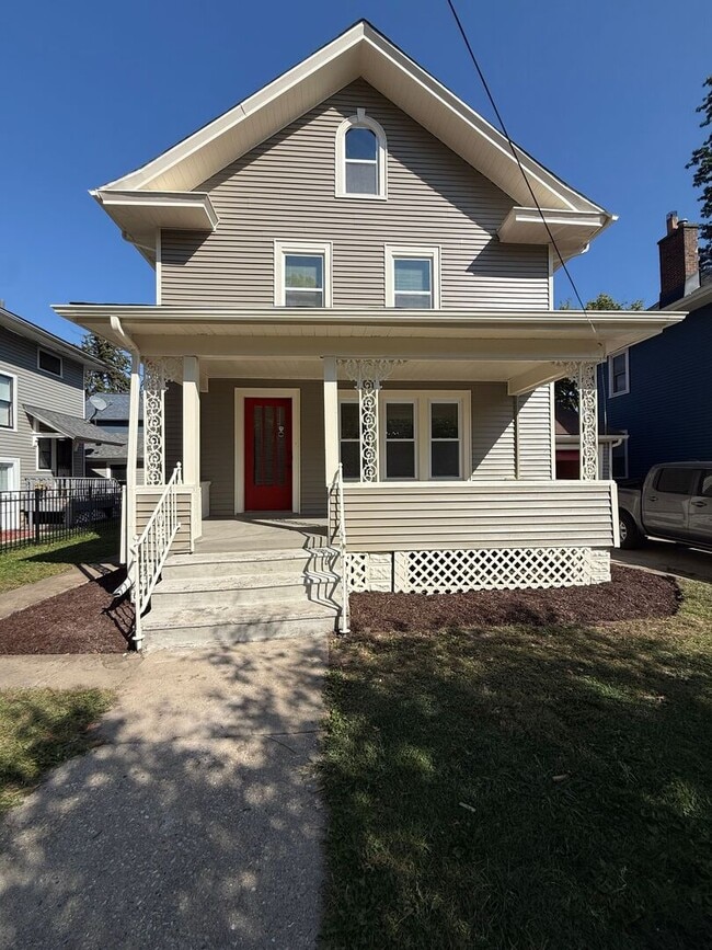 Building Photo - 19 N May St Rental