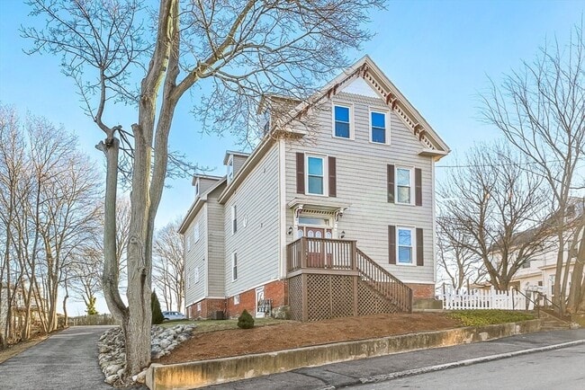 Building Photo - 11 Symonds St Unit 2