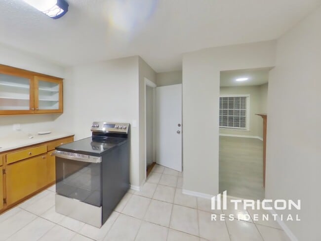 Photo - 3910 Scott Ave N