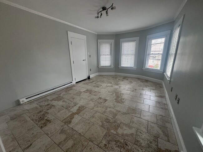 109 Churchill St Unidad 2nd Fl