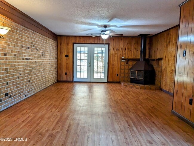 Photo - 611 Broad River Dr