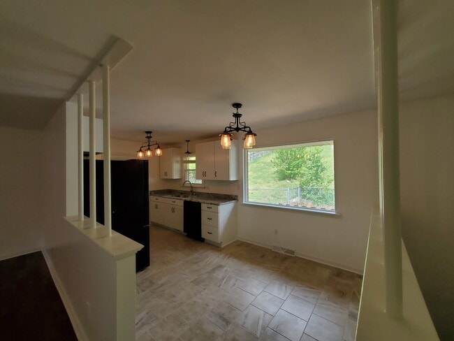 Photo - 406 Missimer Ln