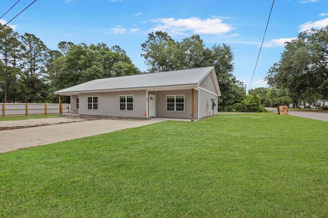Photo - 2 Bed / 1 Bath Duplex for Rent – $1,350/Month