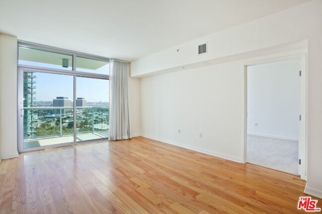 Photo - 13700 Marina Pointe Dr Unit 931