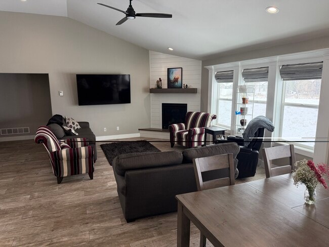 Photo - 240 N 4239 E