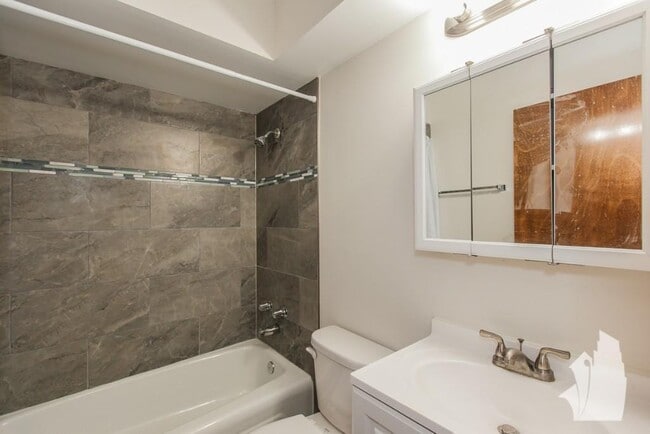 Photo - 1040 W Hollywood Ave Unit 102