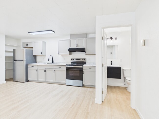 Photo - 902 Gilmore St Unit H