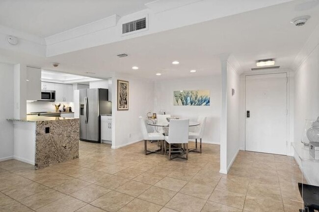 Building Photo - 4900 N Ocean Blvd
