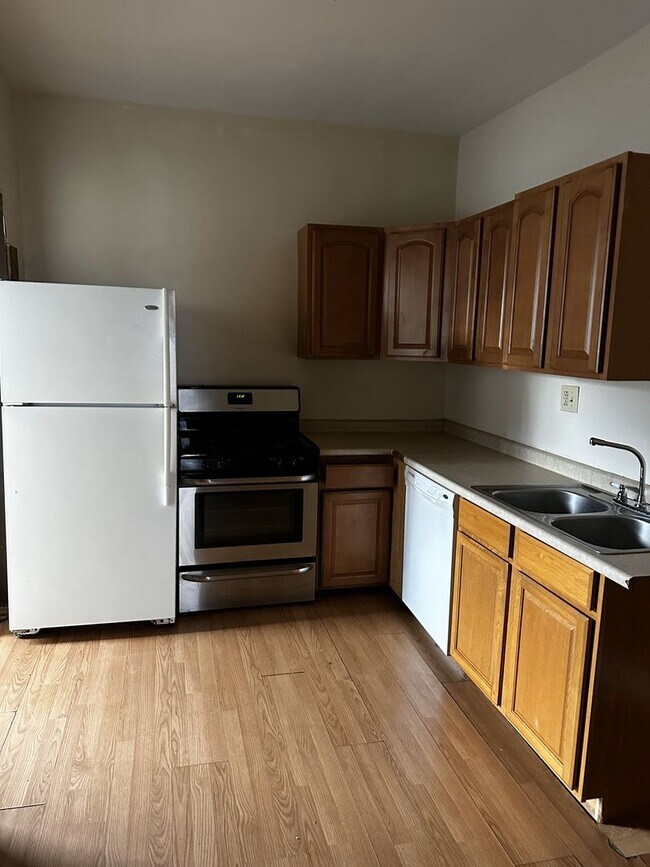 Photo - 1638 Summit St