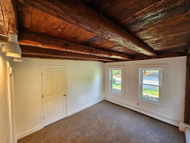Building Photo - 81 Oak St Unit 1 Rental