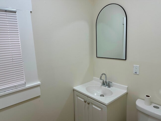 278 Auburn St Unit 2