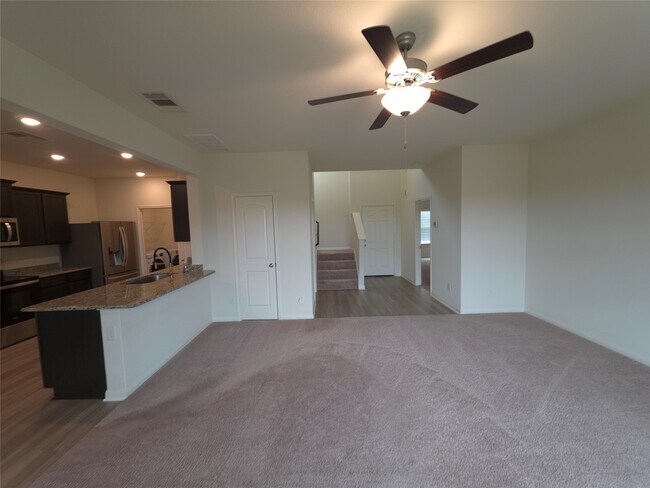 Photo - 305 Lone Mountain Dr