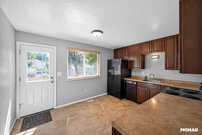 Photo - 4BR House in Aurora