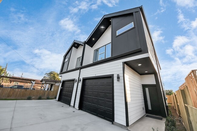 Photo - 8533 Amadwe St