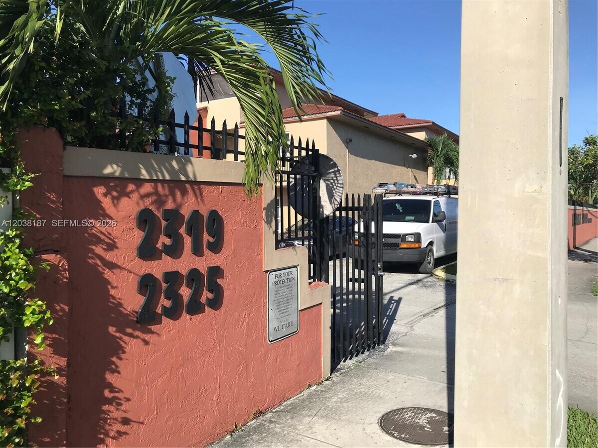 Photo - 2319 W 60th St Unidad D212