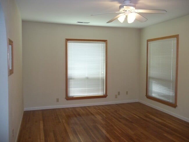 Photo - Super clean Fresno High home, close to the...