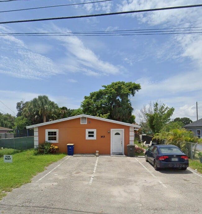Photo - 1615 Avenue E Unidad B