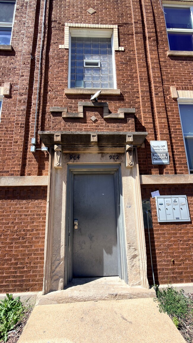 Photo - 904 W 68th St Unidad 2