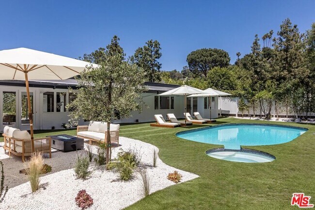 Photo - 502 Evelyn Pl