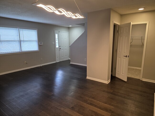 348 Oakland Rd
