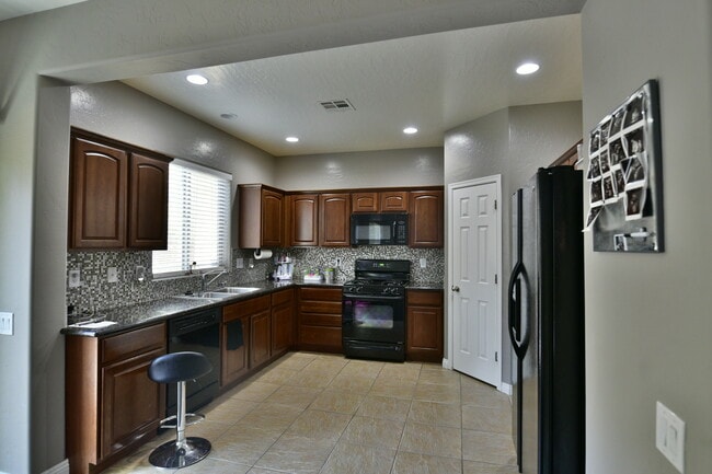 Photo - Gorgeous 3Bed/2.5Bath, 2-Story Home located in the Aliante Area