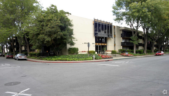 Solano Apartments - Solano Apartments