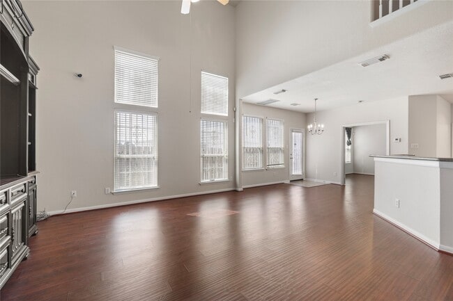 Building Photo - 14618 Empanada Dr