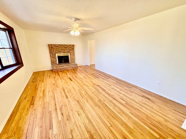 Living Room - 21628 Parker Rd