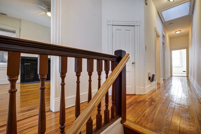Photo - 802 W Clay St