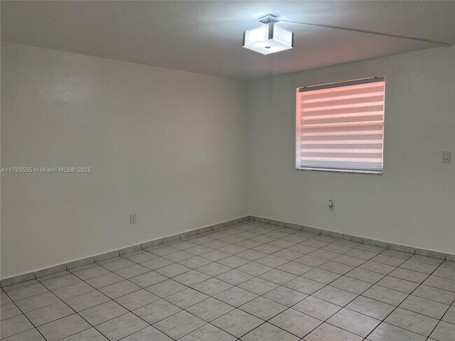 Photo - 4655 Palm Ave Unidad 107 Rental