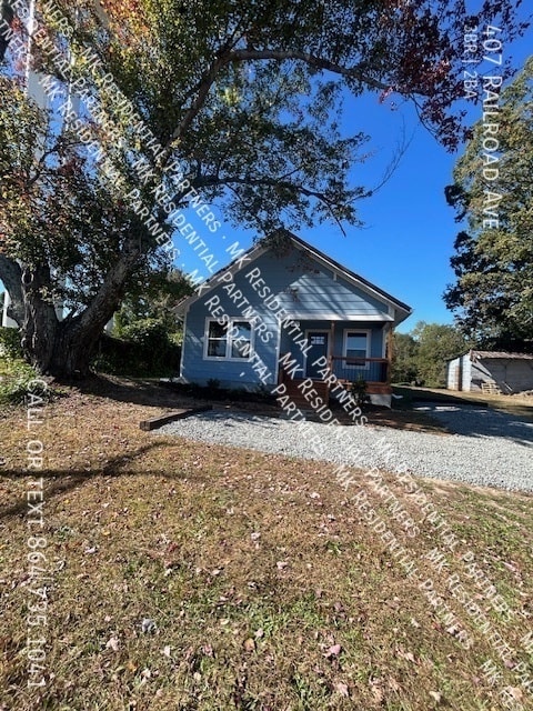Photo - 407 Railroad Ave