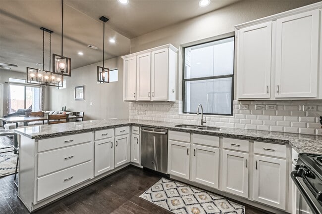 Photo - 5840 Darling St