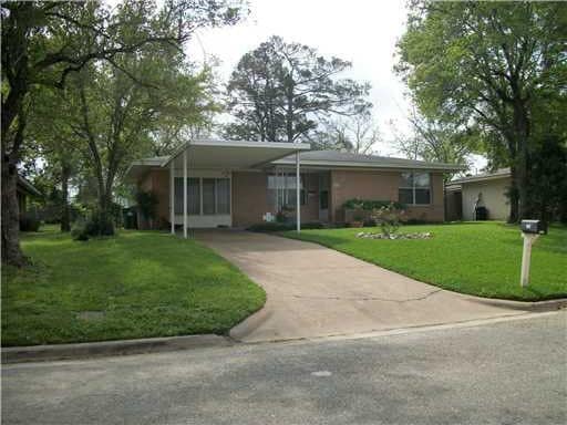 Photo - Bryan - 4 bedroom / 2 bath / fenced in back yard, Home - Available Now