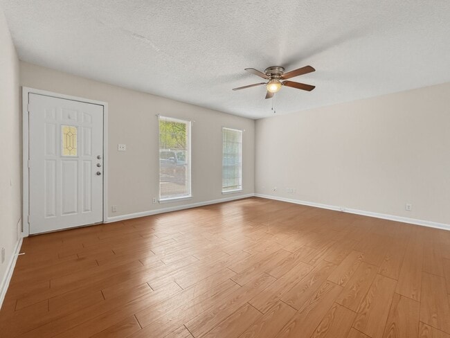 Photo - 3402 S Oak Dr Unit B