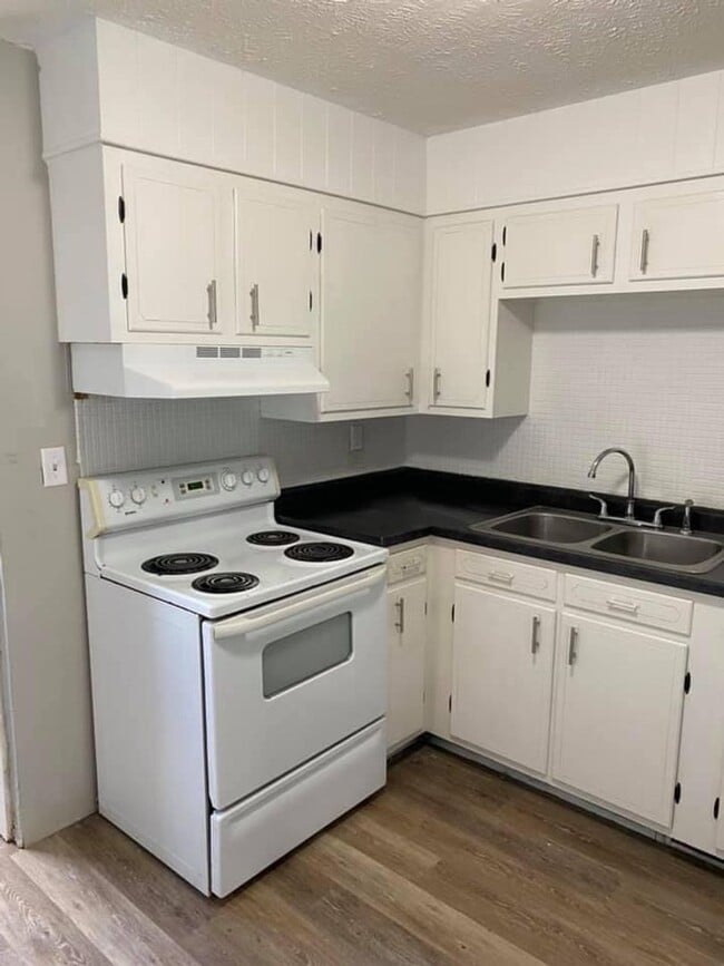 Photo - 919 Hercules Ave