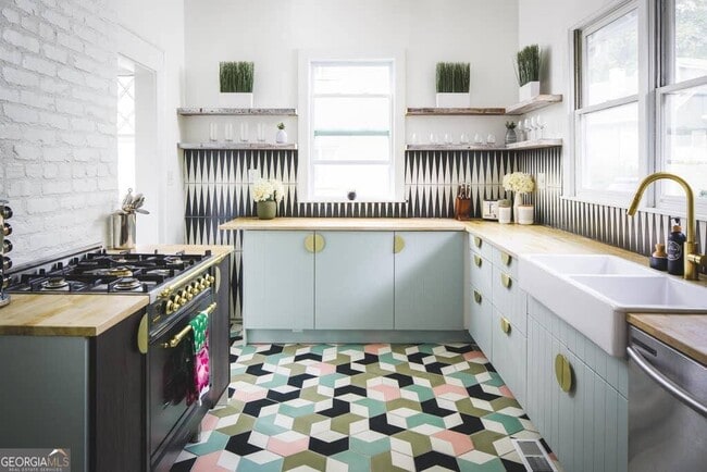 Photo - 449 Greenwood Ave NE