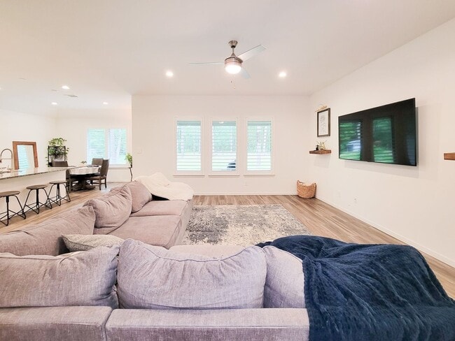 Photo - 129 Jim Hall Ln