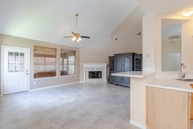 Building Photo - 12214 Meadow Ln Ct