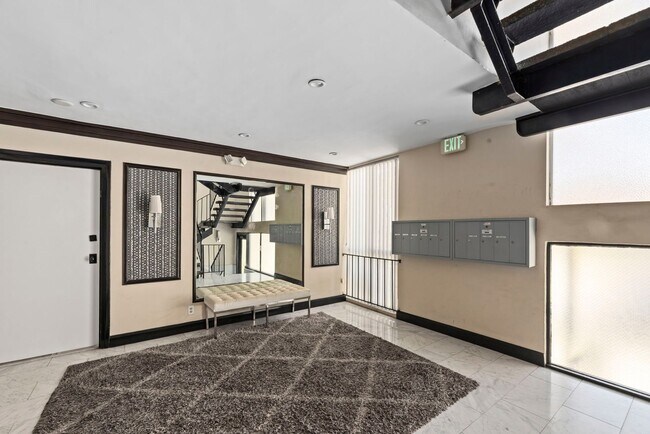 212 S Arnaz Dr
