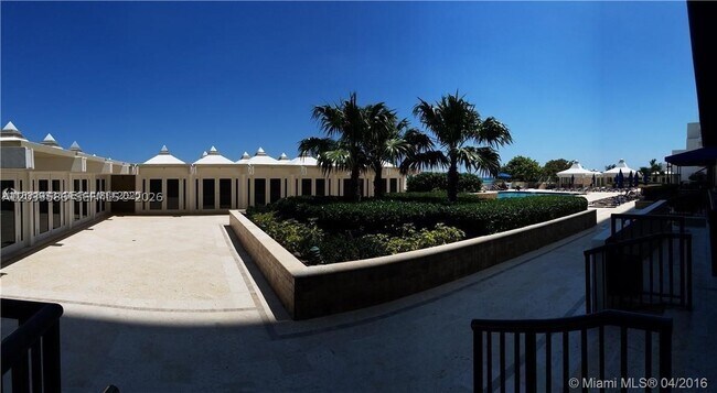 Photo - 5555 Collins Ave Unit 9V