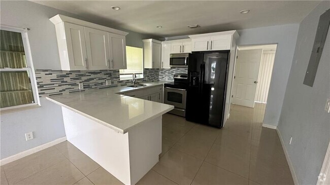 Building Photo - 2819 Plunkett St Rental