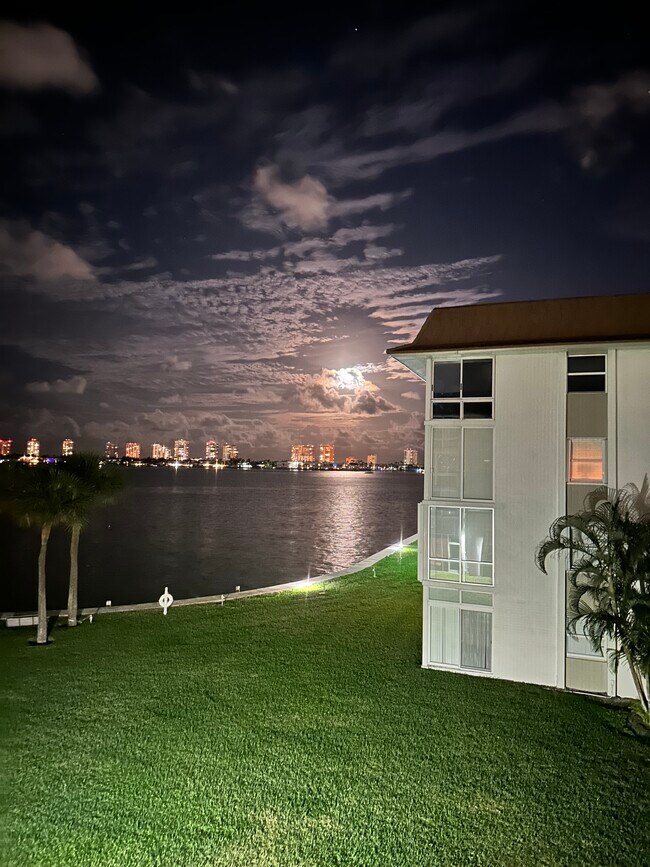 Balcony sunset View - 2936 Lake Shore Dr Unit Beach Condo