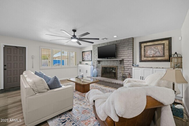 Photo - 2539 E Geneva Dr